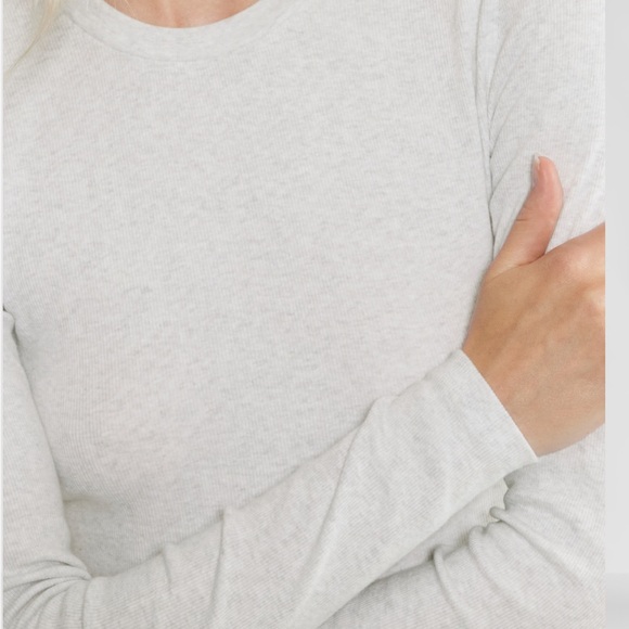 Aritzia | TNA Homestretch Crew Waist Longsleeve - Picture 2 of 5